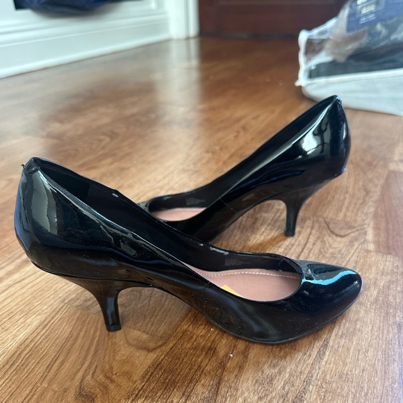 Vintage Vince Camuto heels - Picture 5 of 5